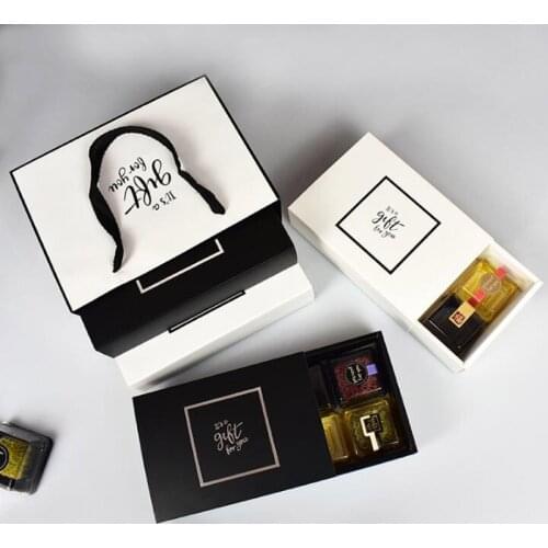 AVEBIEN European Style Wedding Decoration Gift Bag For the Bride and Groom Wedding Favors Candy Box Baby Shower Gift Bag 10pcs