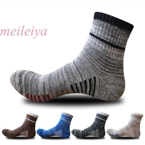 MEI LEI YA 5 Pair / Bag High Quality Mens Cotton Socks New Mens Socks Soles Thickening Casual Socks 5 Colors Medium Tube Socks
