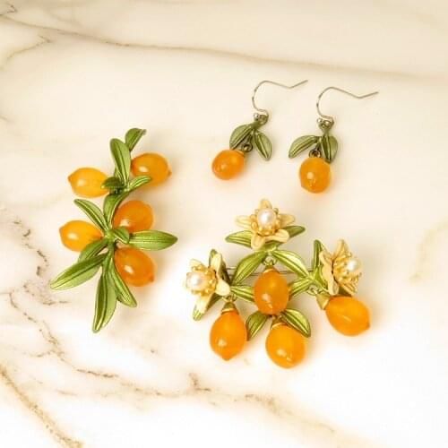 Jewelry fashion couple men s Retro female Brooch Pin Button Badge