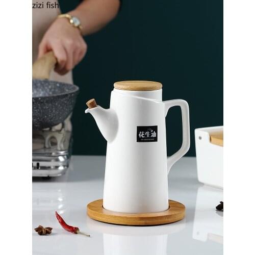 European-style White Ceramic Oiler Vinegar Bottle Kitchen Utensils Porcelain Simple Oiler Sealed Jar with Wooden Lid Home Decor