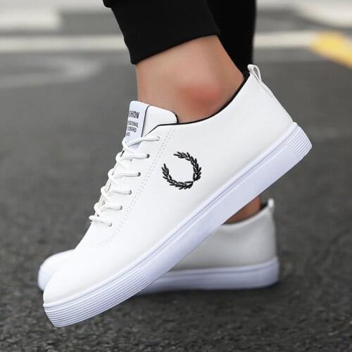 2021 Men Shoes Men Spring Autumn Casual imitation leather Flat Shoes White Print Male Sneakers tenis masculino adulto Footwear