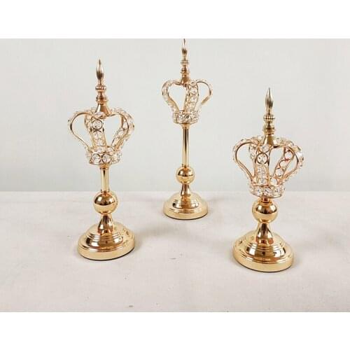 Golden Iron Candle Holder European geometric Candlestick Romantic Crystal Candle Cup Home Decor Wedding Center Table Decoration