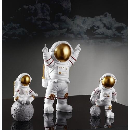 Cosmonaut Statues Gift for Man & Boyfriend Resin Astronaut Figurines Fashion Spaceman with Moon Sculpture Decorative Miniatures