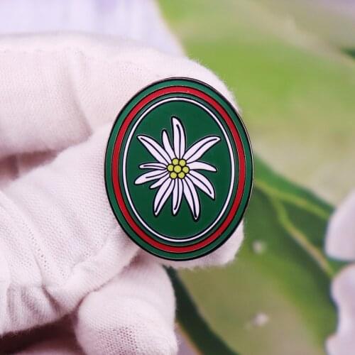 WWII German Mountain Troop Edelweiss Badge Award brooch