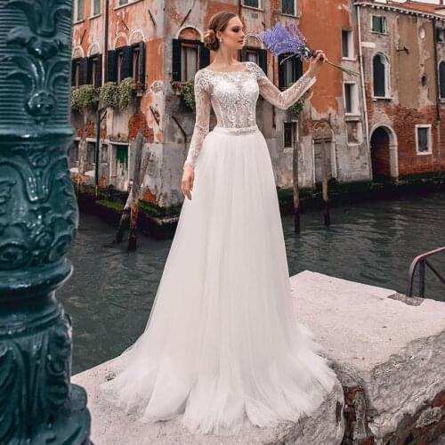 Elegant A-Line Long Sleeve Wedding Dresses 2021 O-Neck Lace Appliques Vintage Tulle Bridal Gown With Button Back Sweep Train