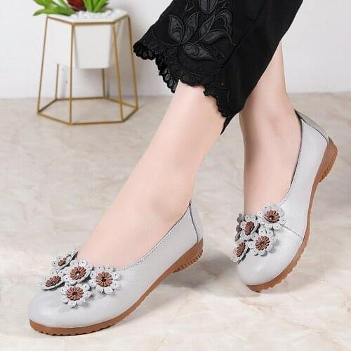 2021 New Leather Pumps Casual Fashion All-Matching Soft Bottom Slip on Sneakers Women