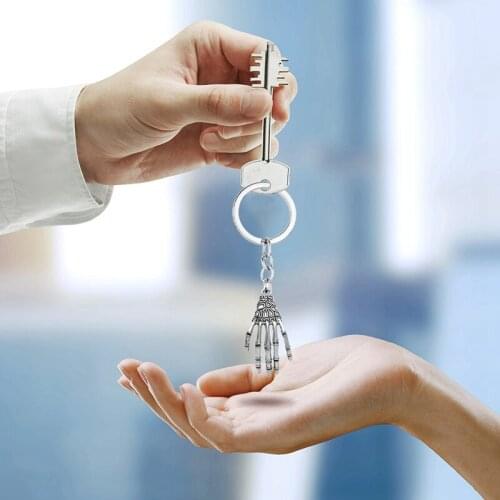 1pcs Halloween Jewelry Collares Vintage Punk Gothic Skull Bone Hand Claw Long Pendant Keychain Accessories