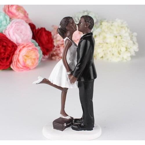 14cm Height Resin Upper Box Bride Kiss Groom Posture White Wedding Dress Resin Ornaments Figures Cake Wedding Dolls