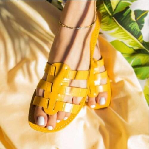 Hot-selling Luxury summer womens slippers leather jelly color sandals beach flat non-slip durable Fashion all-match flip flop