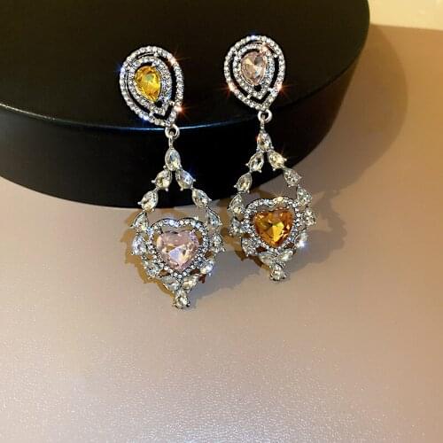 2021 New Fashion Shiny Heart Crystal Crystal Drop Earrings Jewelry Sweet Contracted Hollow Modelling Women Earrings Trend