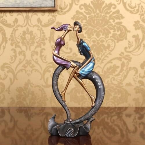 Love Couples European Resin Statue Wedding Gift Ornaments Home Furnishing Decoration Crafts Livingroom TV Cabinet Figurines