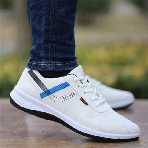 Mens shoes spring and summer new breathable deodorant leisure running sports Korean version board shoes mens leather