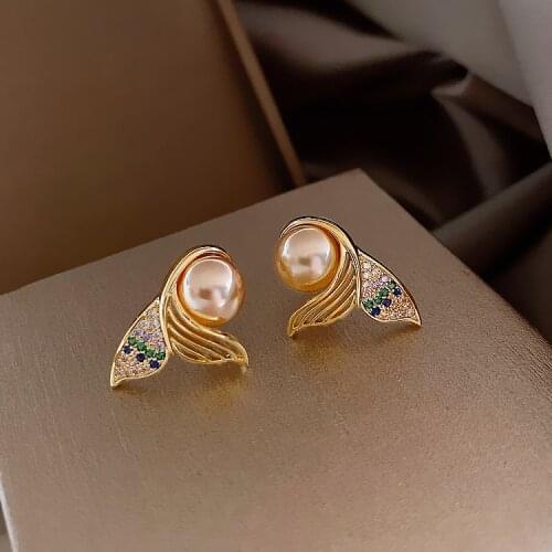 2020 New fashion fine pearl sweet Women Stud Earrings contracted Korean fine crystal fish tail modelling lovely shiny Earrings