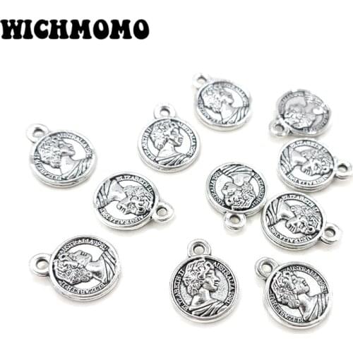 2020 New Fashion 15*12mm 20pieces/bag Retro Zinc Alloy Queen Rhombus Charms Pendants for Earring Jewelry Accessories Making