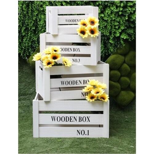 Four sets of retro wooden boxes for outdoor lawn weddings