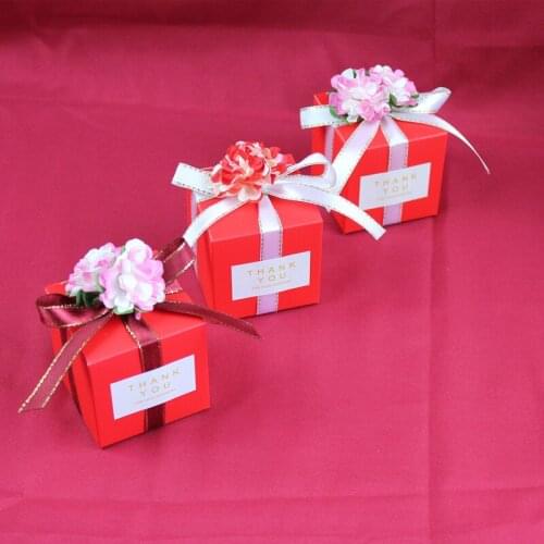 25pcs Red Paper Square Candy Box Rustic Favors Candy Holder Bags Wedding Party Child Birthday Show Gift Boxes With Flowers
