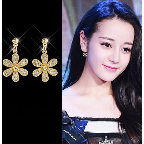 Female Temperament Korean Personality Simple Sen Department Petal Earrings Net Red Cute Flowers Wild Earrings Neon Green