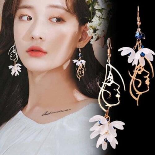New Fashion Creative Tassel Asymmetric Face Flower Petal Long Small Fresh Super Fairy Earrings Female Party Birthday Gift