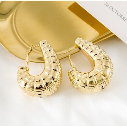 Luxurious Style Golden Color High Quality Earrings For Women New Party Attendance Design Customize Accept