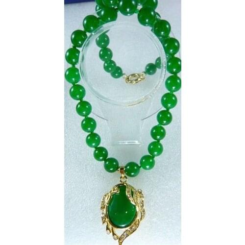Ladys finest accessory! lovely green jades Necklace + inlaid crystal green jades pendant