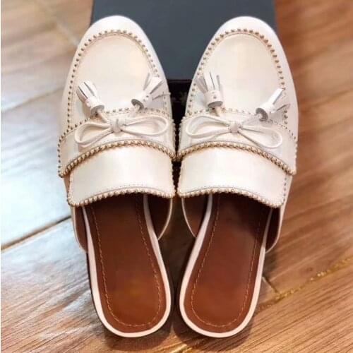 2020 New Fashion Winter Genuine Leather Rivet Slip On Pointed Toe Women Boots Luxury Shoes Women Designers