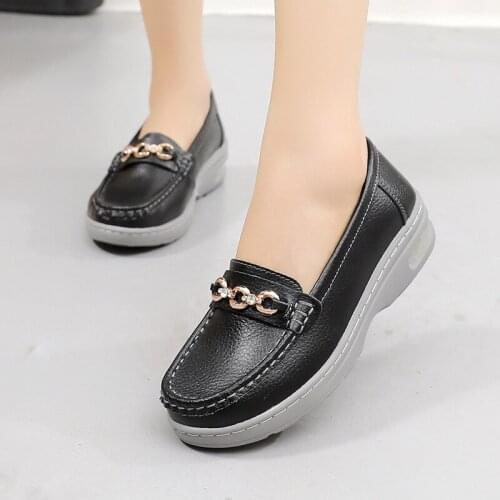 Womens shoes spring 2021 new non-slip middle-aged and elderly mother shoes loafers cushion comfortable leather shoes
