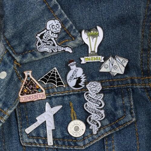 Creative Punk Pin Brooches Cobweb Science beaker Chemical knife you wish rose Origami game kid Lapel Pins Button Badges jewelry