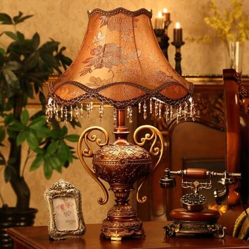 Luxury European Resin Table Lamp Creative Fabric Lampshade Study Classical Retro Table Lamp For Living Room Bedroom Bedside Lamp