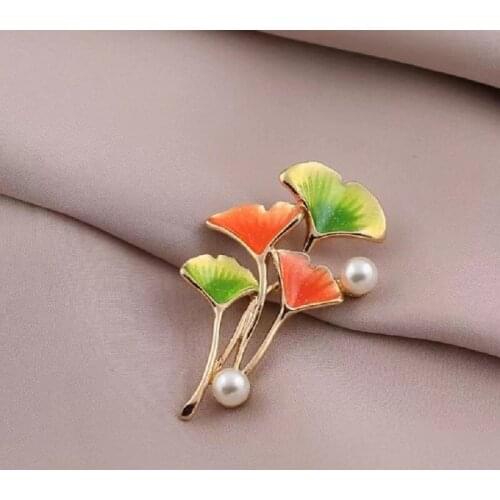 New high-end ginkgo leaf pearl enamel gradient color three-dimensional temperament coat cardigan blazer brooch brooch lady