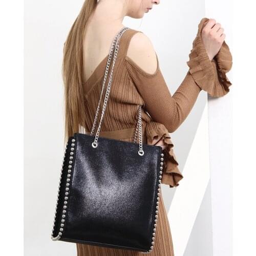 Womens Bag One Shoulder Bag Chain Large Bag Large Capacity 2021 New Tide Rivets Tote Bag Women Slant tote bags for women Bolsa