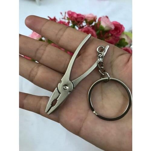 50pcs Novelty Mini Vise Keychains Metal Spade Keyrings Key Chains Keyfob 3D Vise Metal Tool Souvenir keychains