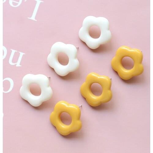 New arrived 30pcs/lot white/yellow color resin flowers shape fashion women earrings stud diy jewelry earring accessory