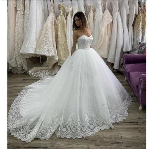 MYYBLE 2021 White Lace Tulle Sweetheart Strapless Floor Length Ball Gown Wedding Dress Sleeveless Chapel Train Custom Made