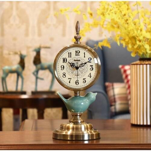 EUROPEAN RETRO CLOCK CLOCK SEAT FIGURINES CRAFTS LIVINGROOM DESKTOP PENDULUM CLOCK FURNISHING ORNAMENTS OFFICE TABLE DECORATION
