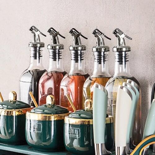 Plastic Olive Oil Sprayer Liquor Dispenser Rubber Wine Pourers Flip Top Drink Red Wine Stopper Kitchen Tools Bar Accessories