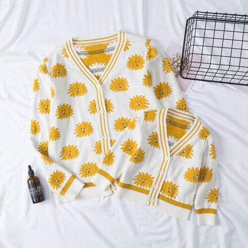 PatPat 2020 New Spring and Autumn Sunshine Daisy Pattern V-neck Sweater for Mommy and Me Matching Outfits Tops