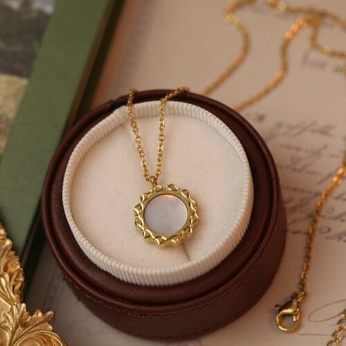 YUN RUO Vintage 18 K Gold Color White Shell Sun Pendant Necklace Choker for Woman Fashion Stainless Steel Birthday Gift Washable