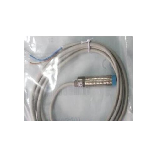 Free Shipping 2pcs/Lot New Switch IM08-04NPS-ZW1 DC three wire PNP normally open sensor