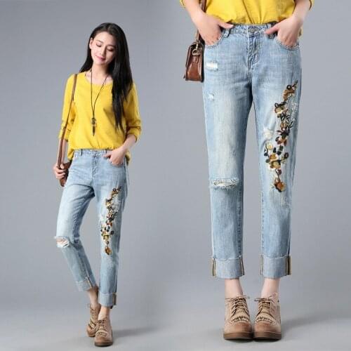 2021 New Pierced Jeans Womens Autumn New Korean High Waist Capris Embroidered Loose Harem Pants Look Thin And Versatile