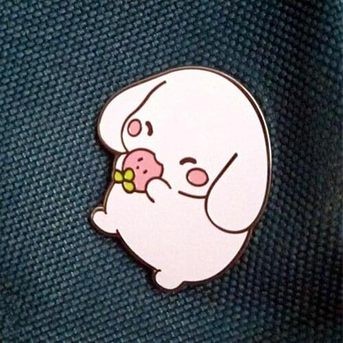 Kawaii Pink Pig Eating Strawberry Enamel Brooch Pin Backpack Hat Bag Lapel Pins Badges Women Mens Fashion Jewelry Accessories