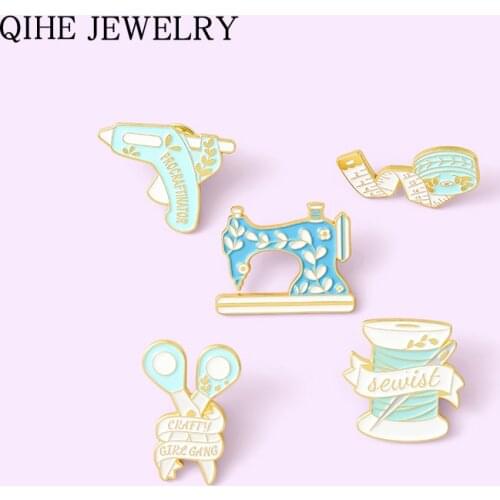 Needlework Enamel Pins Scissors Tape Measure Glue Gun Brooches for Women Fashion Bag Lapel Pin Badge Jewelry Gift Wholesale