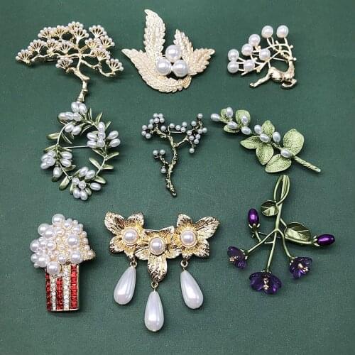 Cute Elegant Pearls Geometric Brooches Pin Decoration For Women Girls