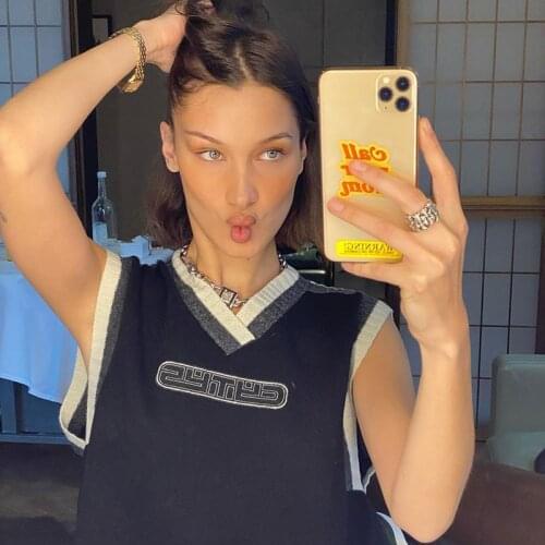 Ins niche street Bella the same American retro casual loose short section was thin and tall sweater knitted vest