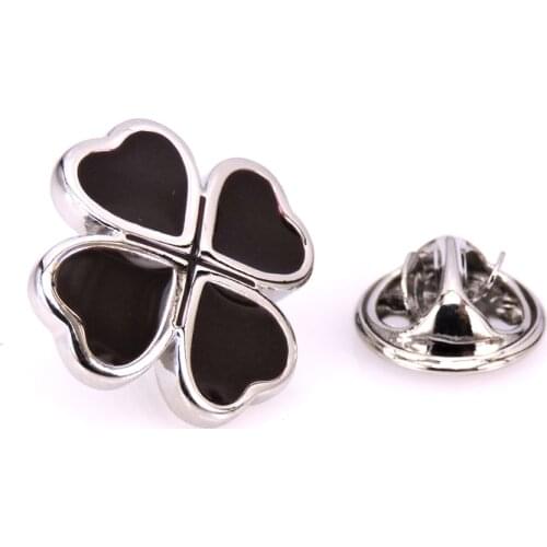 Mens Brooch Scarf Hat Accessories Black Clover Clip Neckpin Badge Pin Woman Wedding Couple High Quality Jewelry Gifts