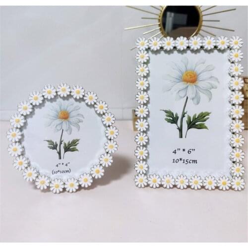 Light luxury Photo Frame Metal Daisy Creative Home Decoration Wedding Photo Frame Birthday Gift Desktop Crafts Ornament