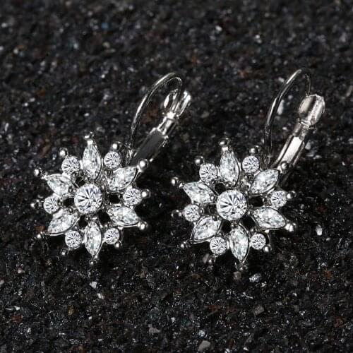 2 Colors Elegant Flower Hoop Earring Delicated Bling Crystal Flower Earrings Women Wedding Banquet Jewelry Female Earring Gift