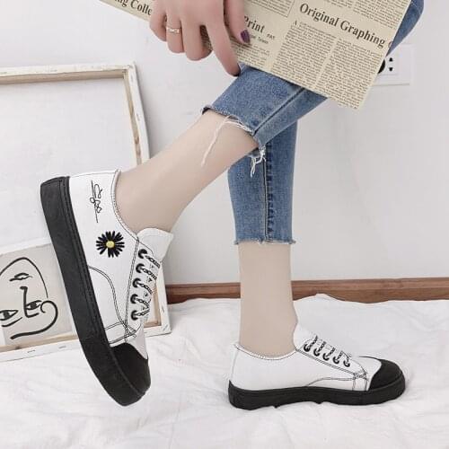 Student Canvas Sneakers Ladies Spring Comfortable Rubber Ladies Casual Sneakers Lace Flat Heel Fashionable Women Flat Shoes 2021