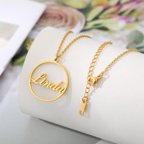 Fashion Name In Circle Necklace Customized Jewelry Stainless Steel Chain Private Nameplate Round Pendant Necklace Women Gifts