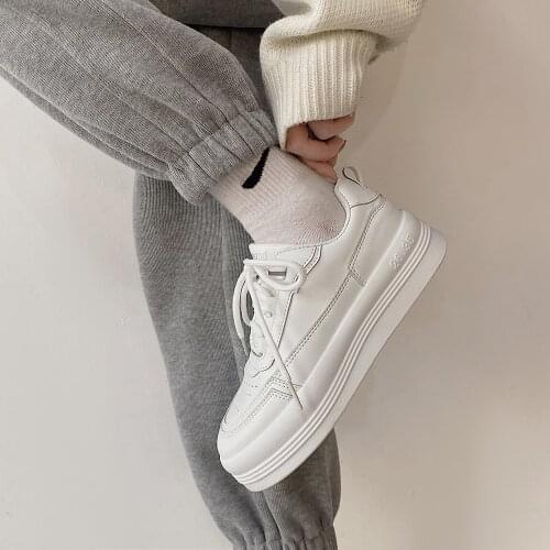 2021 spring and autumn new female Korean style simple mesh breathable sneakers, thick sole and comfortable laces