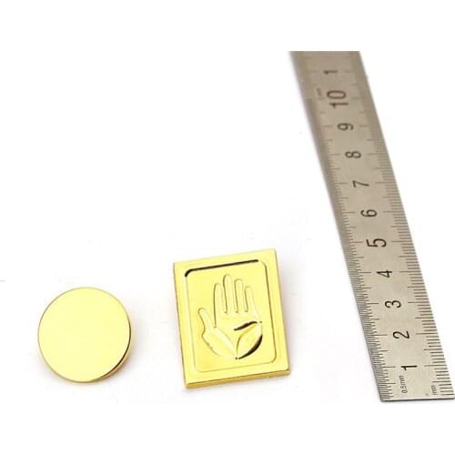 Hot Anime JOJOS BIZARRE ADVENTURE Brooches Set Kujo Jotaro Hat DIO Pins Brooch 2pcs Metal Jewelry For Men Women Shirt Gift